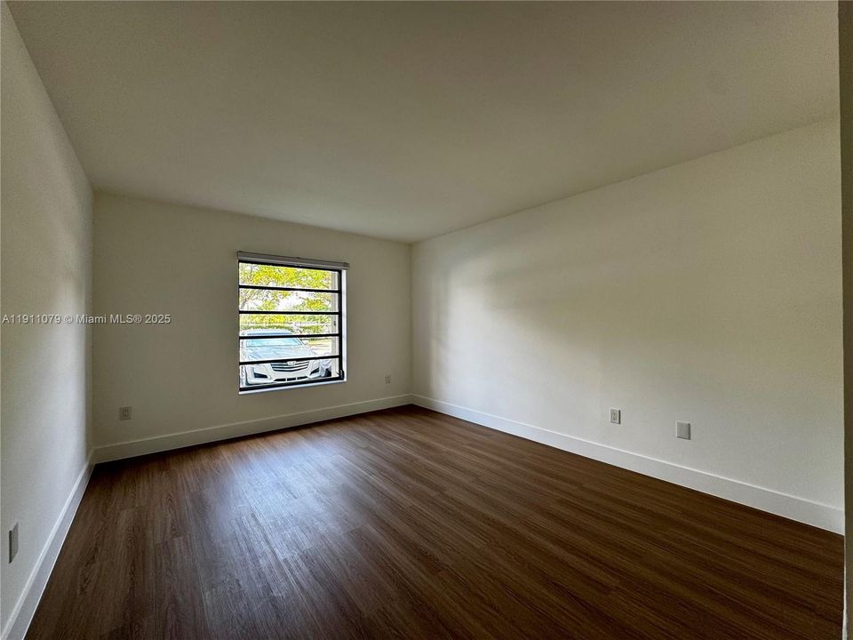 Active With Contract: $310,000 (2 beds, 2 baths, 1170 Square Feet)