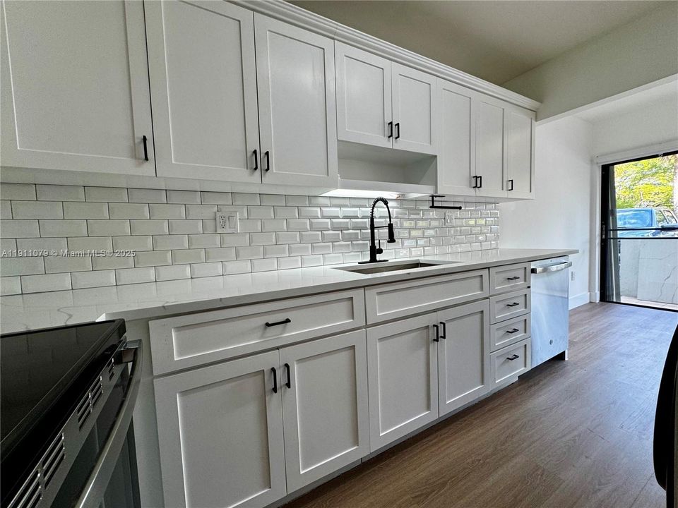 Active With Contract: $310,000 (2 beds, 2 baths, 1170 Square Feet)