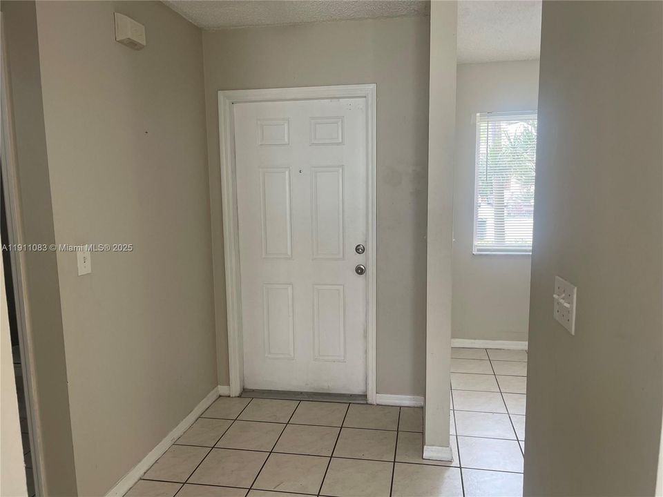 В аренду: $2,600 (2 спален, 2 ванн, 1361 Квадратных фут)