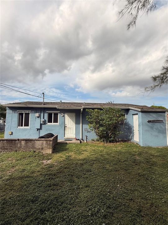 合同活跃: $349,900 (3 贝兹, 1 浴室, 1000 平方英尺)