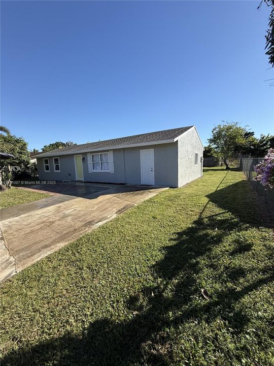 Active With Contract: $389,000 (3 beds, 3 baths, 1512 Square Feet)