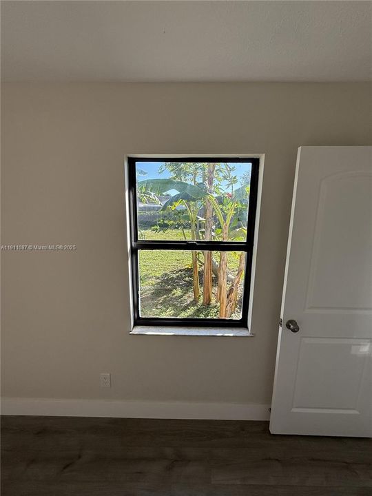 Active With Contract: $389,000 (3 beds, 3 baths, 1512 Square Feet)