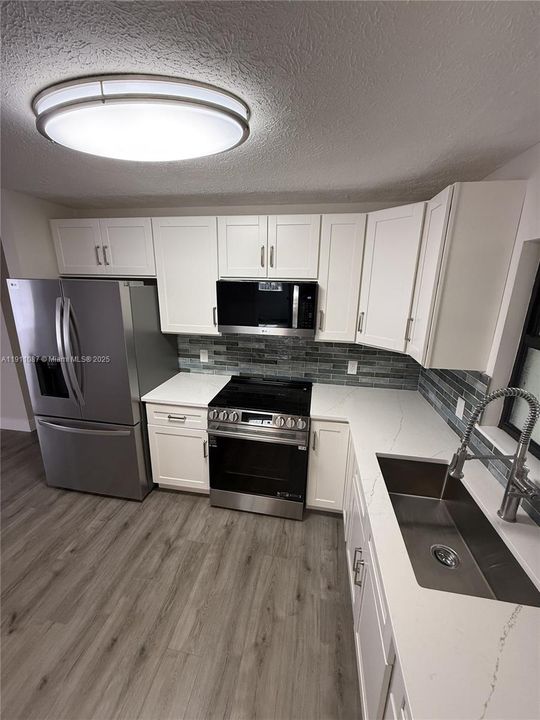 Active With Contract: $389,000 (3 beds, 3 baths, 1512 Square Feet)