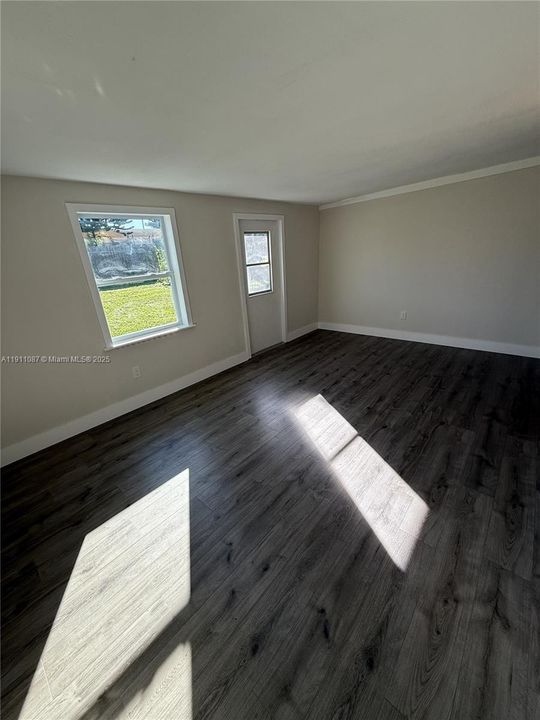 Active With Contract: $389,000 (3 beds, 3 baths, 1512 Square Feet)