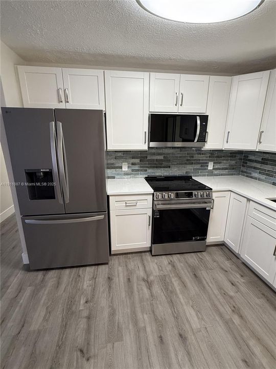 Active With Contract: $389,000 (3 beds, 3 baths, 1512 Square Feet)