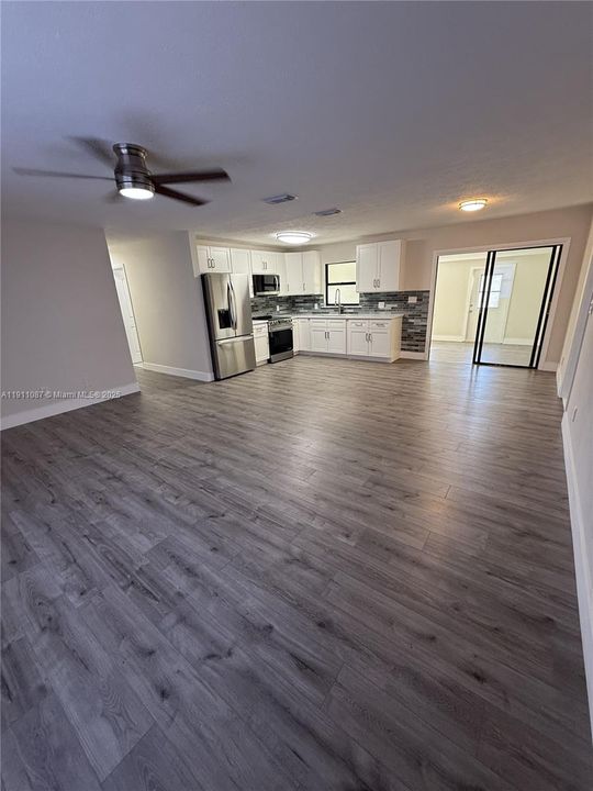 Active With Contract: $389,000 (3 beds, 3 baths, 1512 Square Feet)