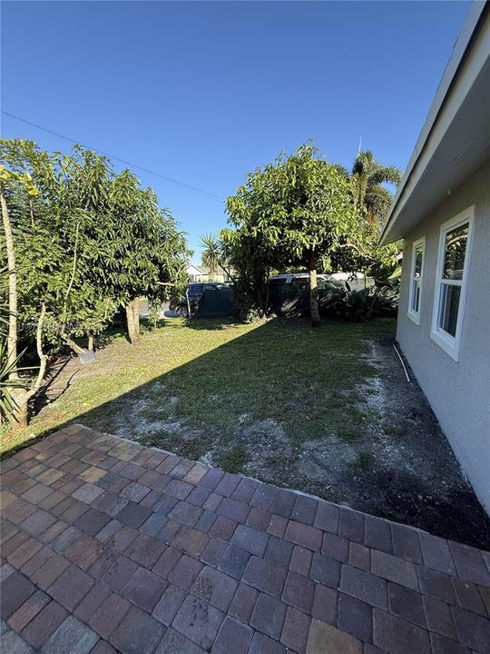 Active With Contract: $389,000 (3 beds, 3 baths, 1512 Square Feet)