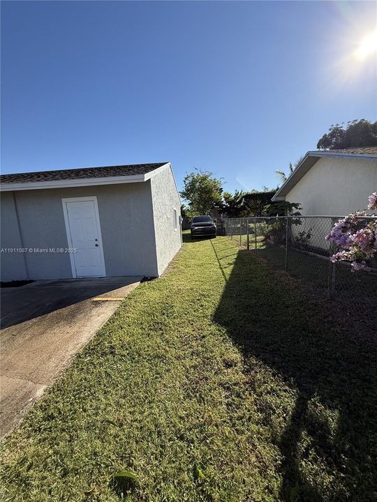 Active With Contract: $389,000 (3 beds, 3 baths, 1512 Square Feet)