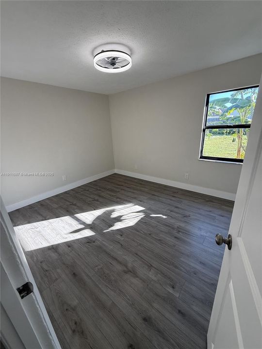 Active With Contract: $389,000 (3 beds, 3 baths, 1512 Square Feet)