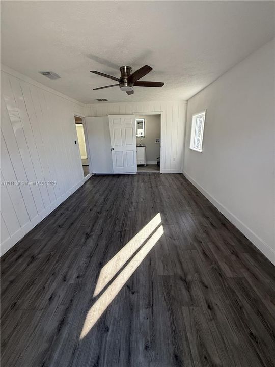 Active With Contract: $389,000 (3 beds, 3 baths, 1512 Square Feet)