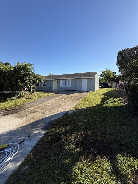 Active With Contract: $389,000 (3 beds, 3 baths, 1512 Square Feet)