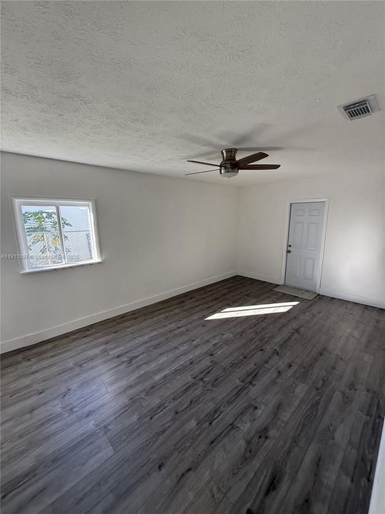 Active With Contract: $389,000 (3 beds, 3 baths, 1512 Square Feet)