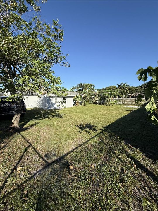 Active With Contract: $389,000 (3 beds, 3 baths, 1512 Square Feet)