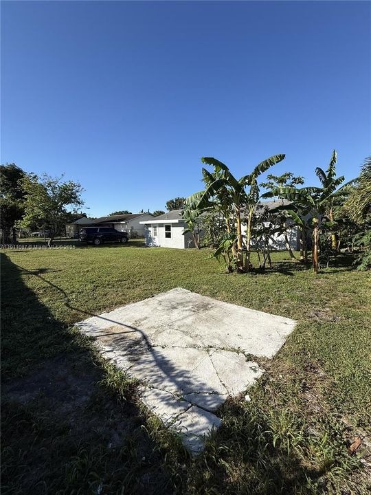 Active With Contract: $389,000 (3 beds, 3 baths, 1512 Square Feet)