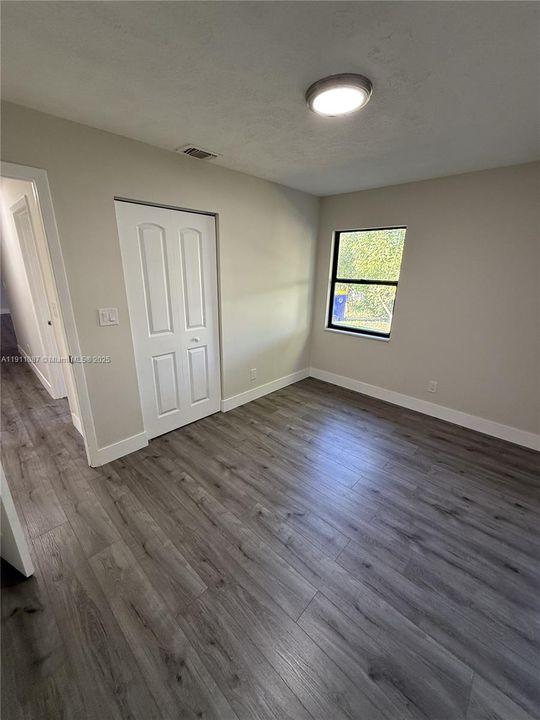 Active With Contract: $389,000 (3 beds, 3 baths, 1512 Square Feet)