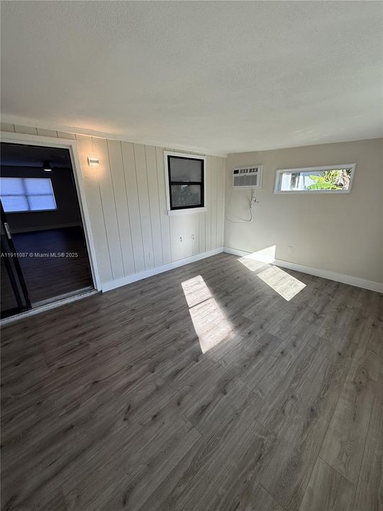 Active With Contract: $389,000 (3 beds, 3 baths, 1512 Square Feet)