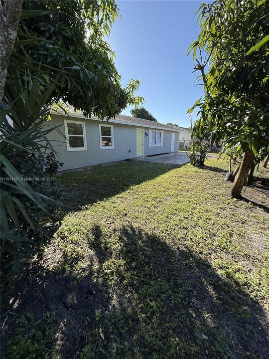 Active With Contract: $389,000 (3 beds, 3 baths, 1512 Square Feet)