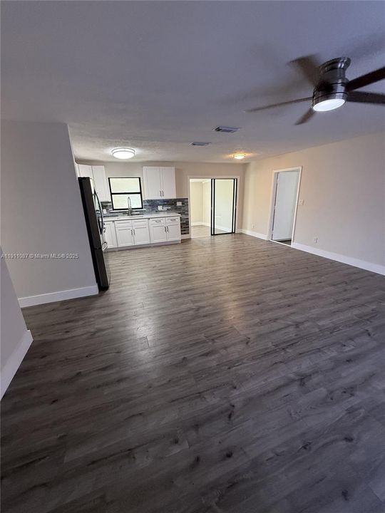 Active With Contract: $389,000 (3 beds, 3 baths, 1512 Square Feet)