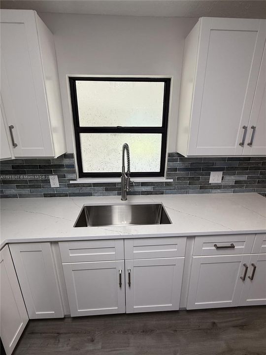 Active With Contract: $389,000 (3 beds, 3 baths, 1512 Square Feet)