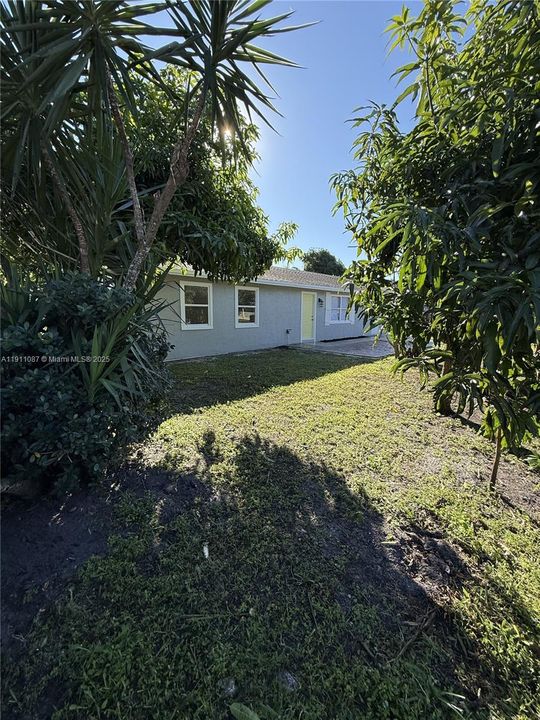 Active With Contract: $389,000 (3 beds, 3 baths, 1512 Square Feet)