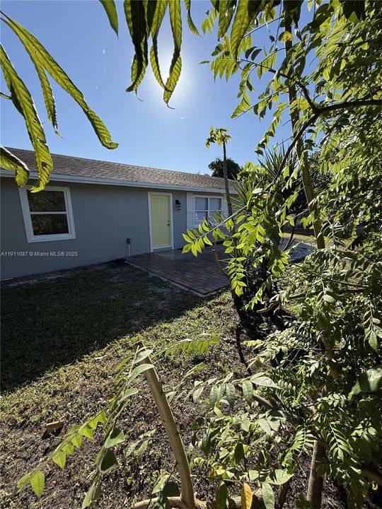 Active With Contract: $389,000 (3 beds, 3 baths, 1512 Square Feet)