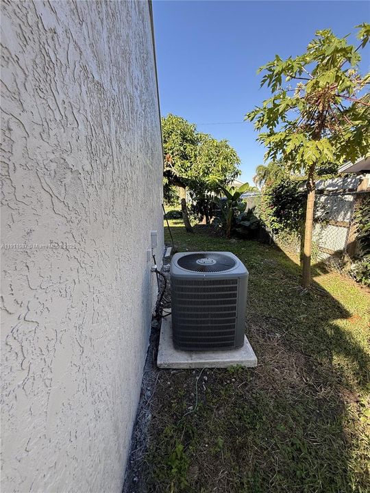 Active With Contract: $389,000 (3 beds, 3 baths, 1512 Square Feet)