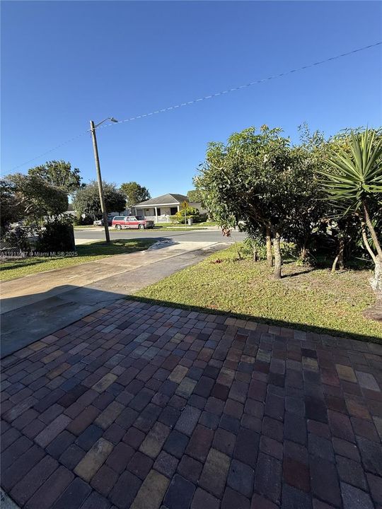 Active With Contract: $389,000 (3 beds, 3 baths, 1512 Square Feet)