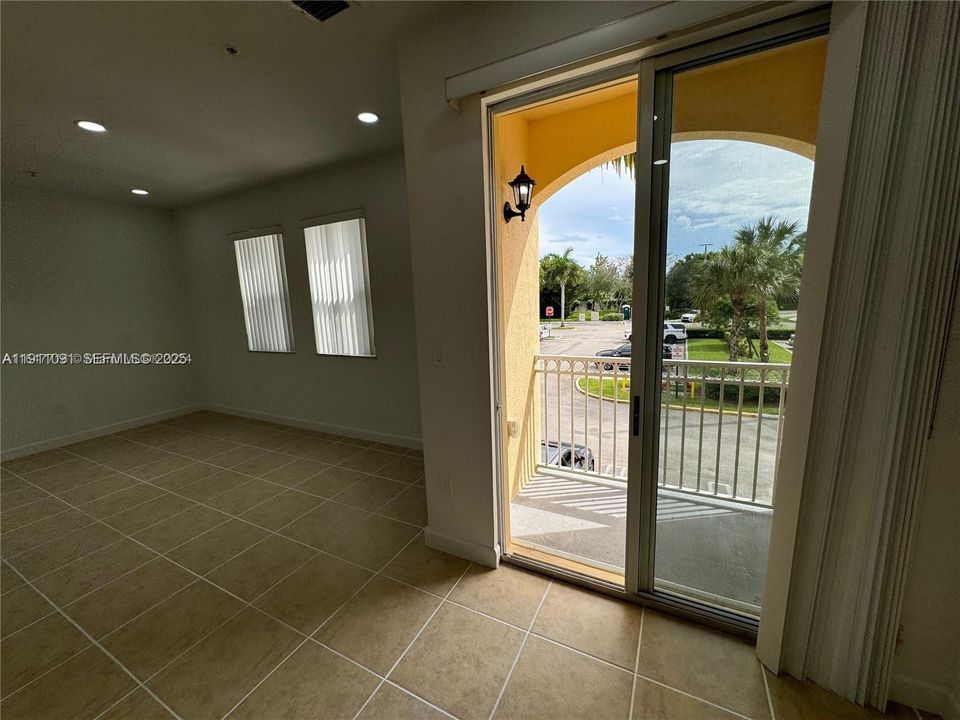 В аренду: $2,650 (2 спален, 2 ванн, 1205 Квадратных фут)