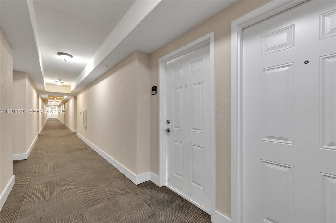 For Sale: $329,900 (1 beds, 1 baths, 742 Square Feet)