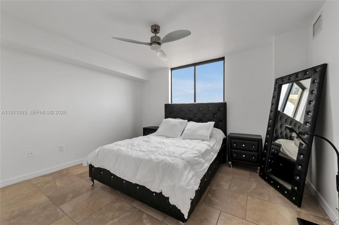For Sale: $329,900 (1 beds, 1 baths, 742 Square Feet)