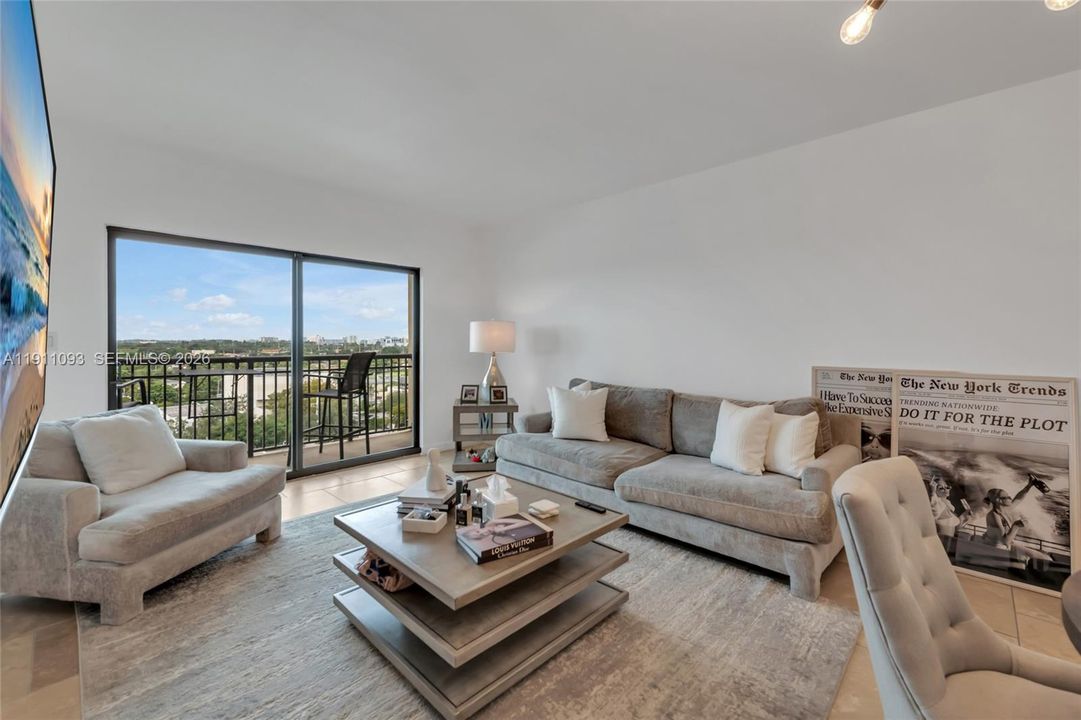 For Sale: $329,900 (1 beds, 1 baths, 742 Square Feet)