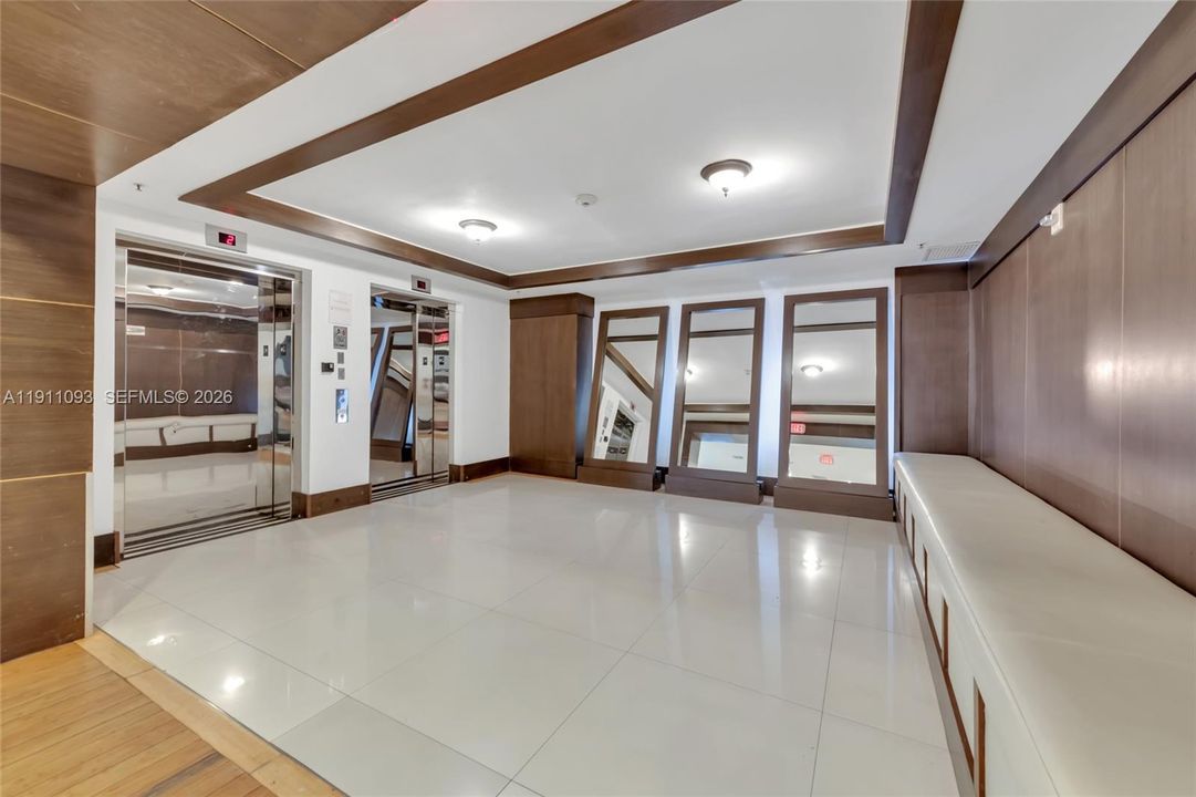 For Sale: $329,900 (1 beds, 1 baths, 742 Square Feet)