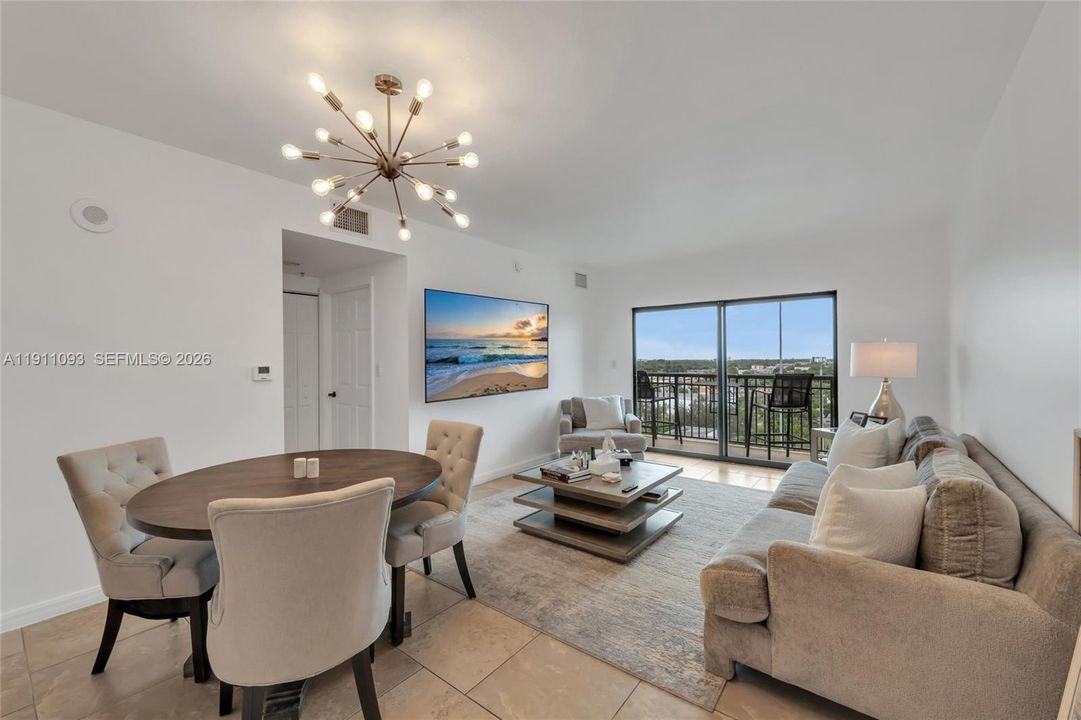 For Sale: $329,900 (1 beds, 1 baths, 742 Square Feet)