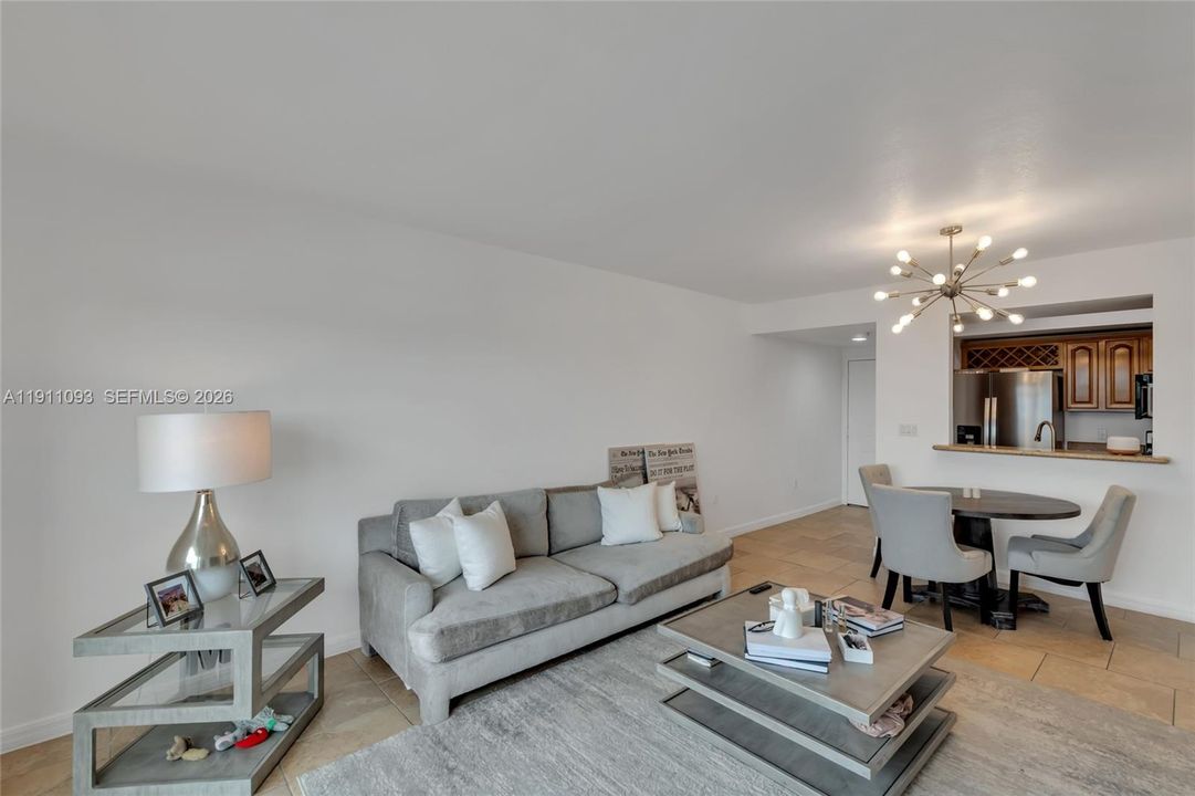 For Sale: $329,900 (1 beds, 1 baths, 742 Square Feet)