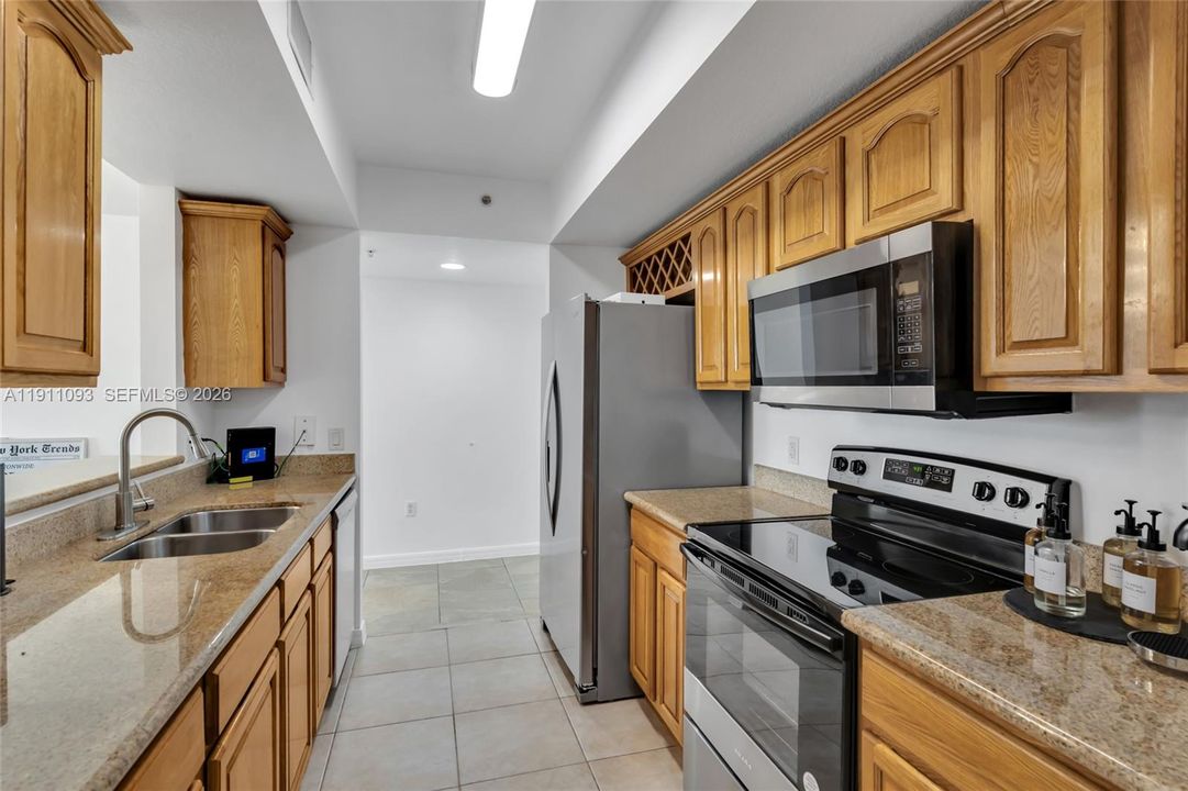 For Sale: $329,900 (1 beds, 1 baths, 742 Square Feet)
