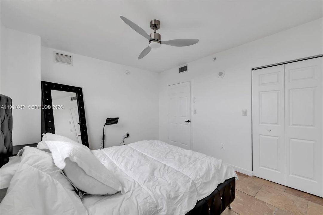 For Sale: $329,900 (1 beds, 1 baths, 742 Square Feet)