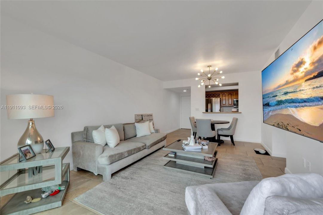 For Sale: $329,900 (1 beds, 1 baths, 742 Square Feet)