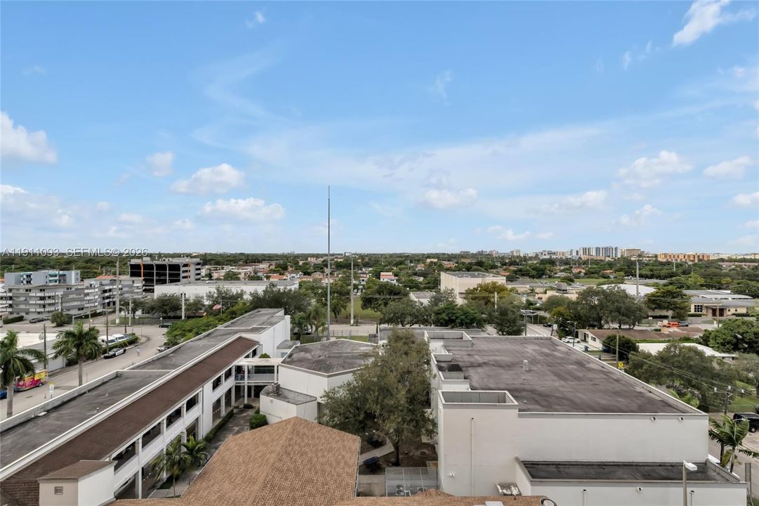 For Sale: $329,900 (1 beds, 1 baths, 742 Square Feet)