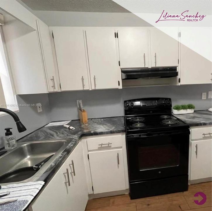 For Rent: $2,150 (2 beds, 1 baths, 971 Square Feet)