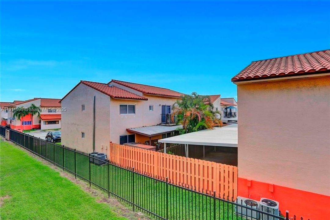 For Rent: $2,150 (2 beds, 1 baths, 971 Square Feet)