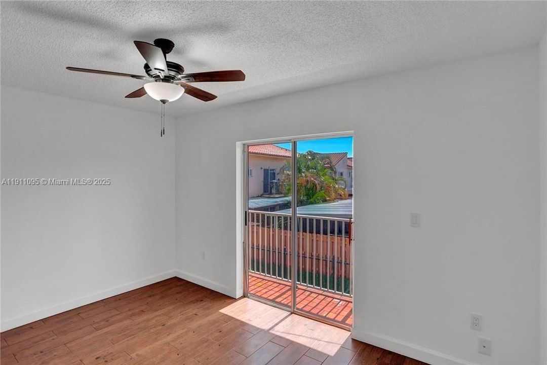 For Rent: $2,150 (2 beds, 1 baths, 971 Square Feet)