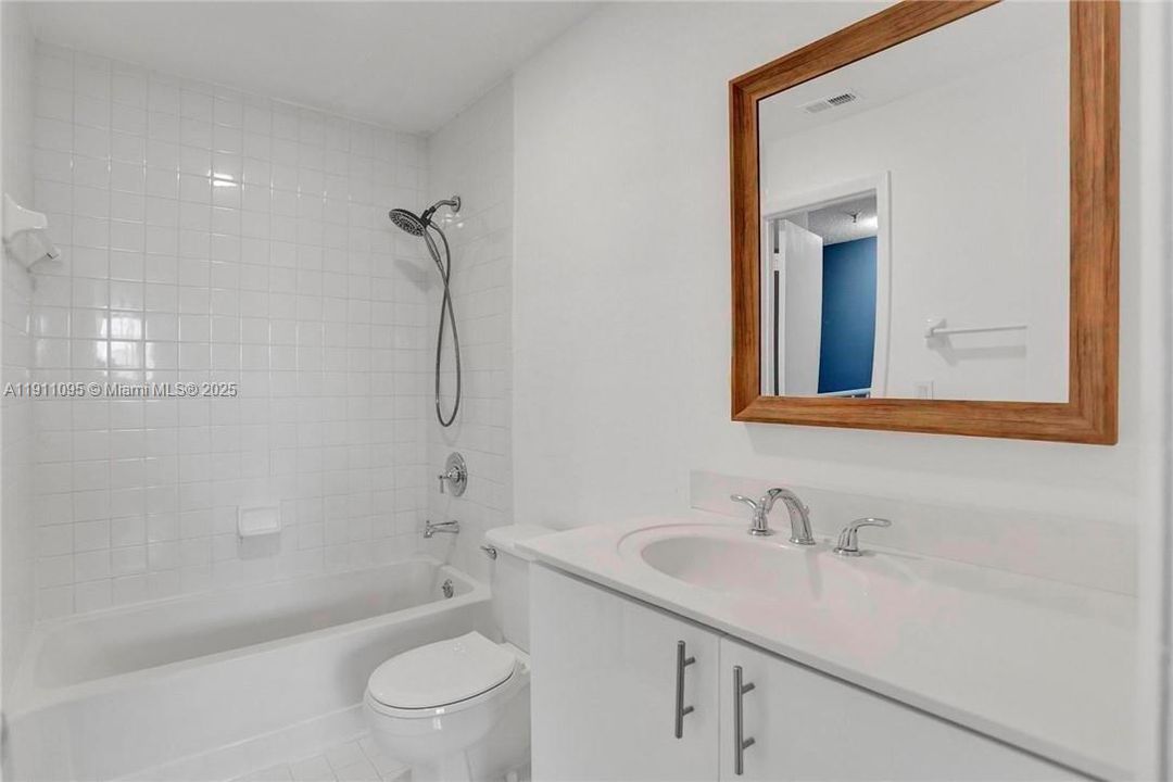 For Rent: $2,150 (2 beds, 1 baths, 971 Square Feet)