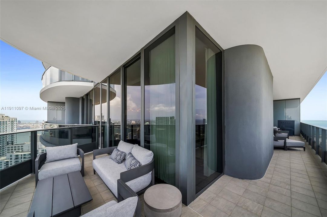 En Venta: $3,695,000 (3 camas, 3 baños, 1800 Pies cuadrados)