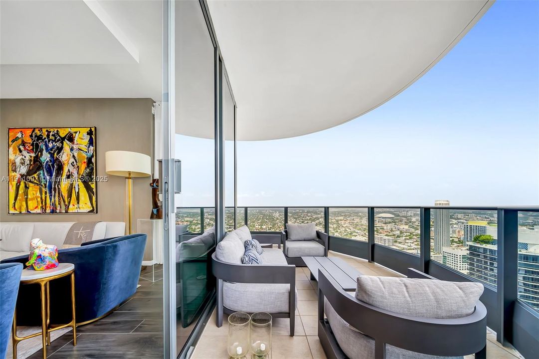 En Venta: $3,695,000 (3 camas, 3 baños, 1800 Pies cuadrados)