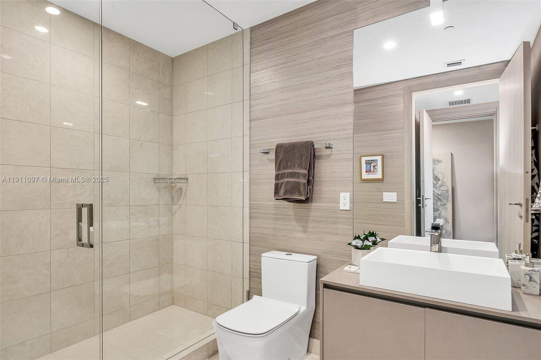 En Venta: $3,695,000 (3 camas, 3 baños, 1800 Pies cuadrados)