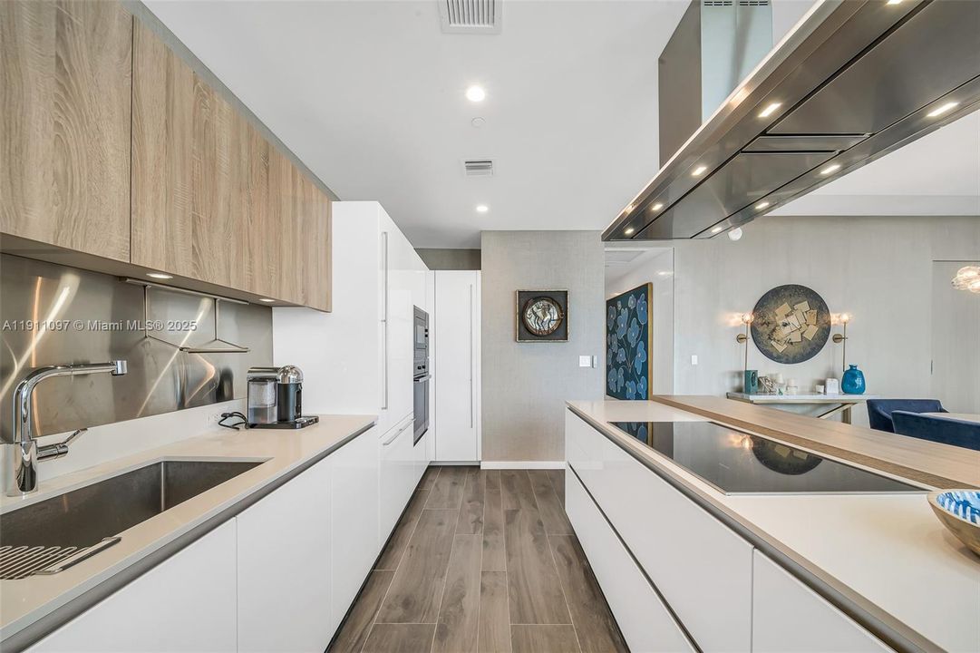 En Venta: $3,695,000 (3 camas, 3 baños, 1800 Pies cuadrados)