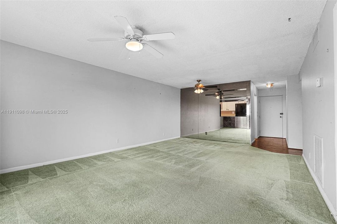 待售: $239,000 (2 贝兹, 2 浴室, 1280 平方英尺)