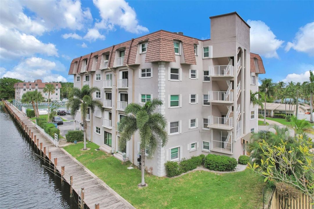 待售: $239,000 (2 贝兹, 2 浴室, 1280 平方英尺)