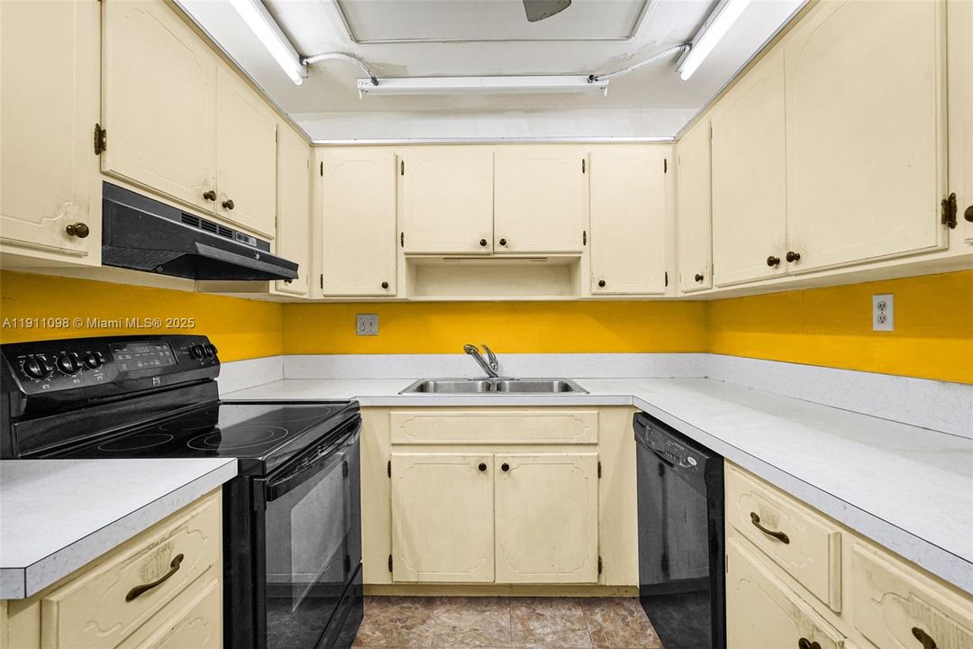 待售: $239,000 (2 贝兹, 2 浴室, 1280 平方英尺)