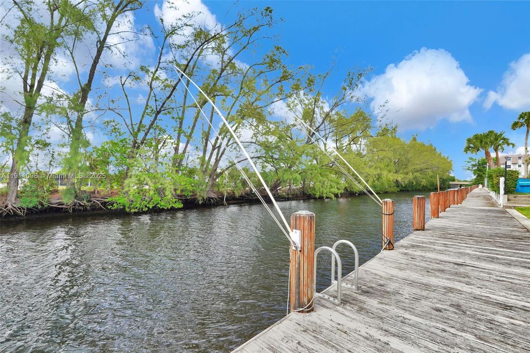 待售: $239,000 (2 贝兹, 2 浴室, 1280 平方英尺)